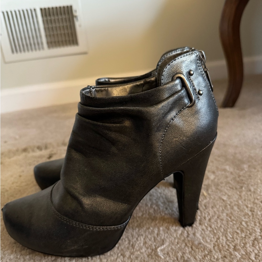 Heels - Picture 2 of 4